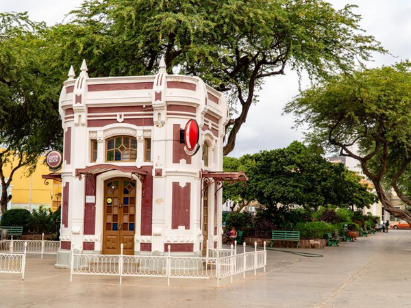 Largo do Madeiral/Praça Baltazar Lopes da Silva - mindelolife.com