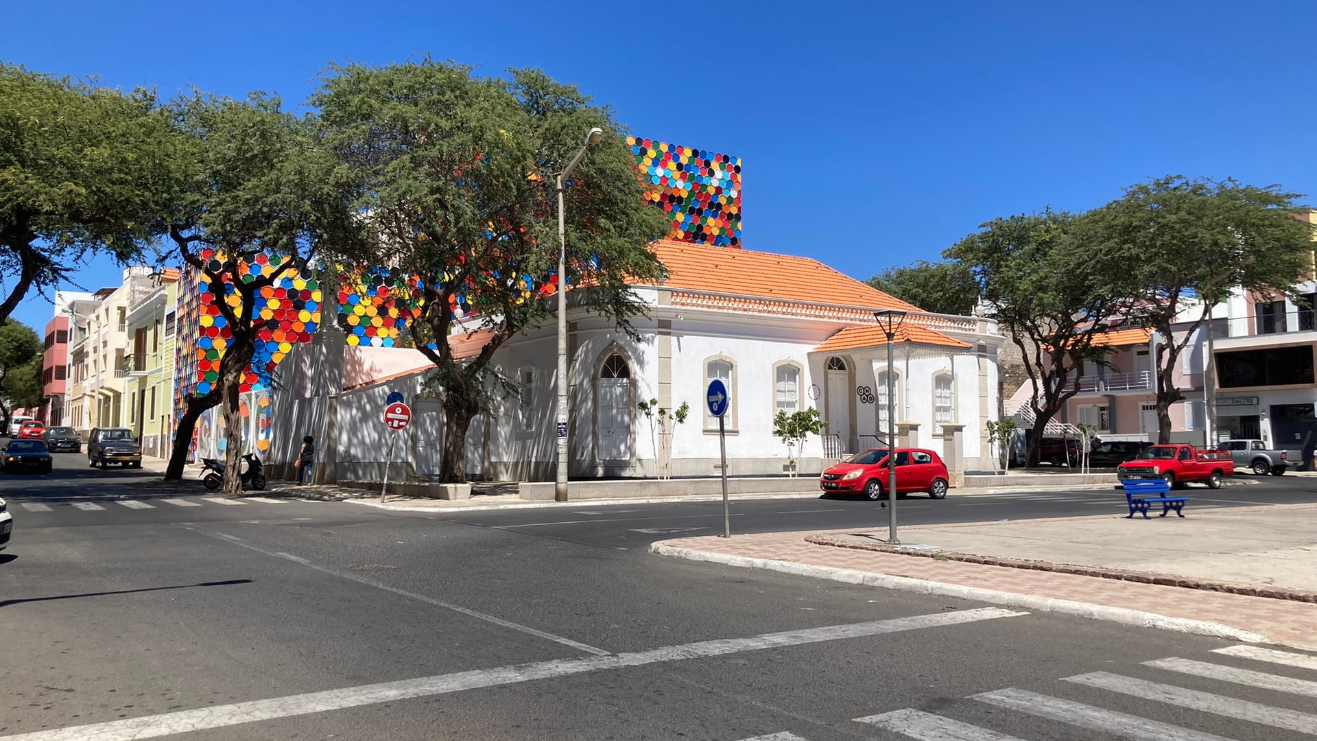 Side view of the National Centre for Art, Crafts and Design from Avenida 5 de Julho in Mindelo.
