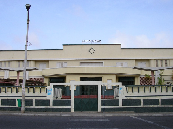 Exterior of the former Eden Park cinema in Mindelo.