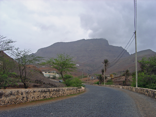The settlement of Lameirão with Monte Verde in the background.