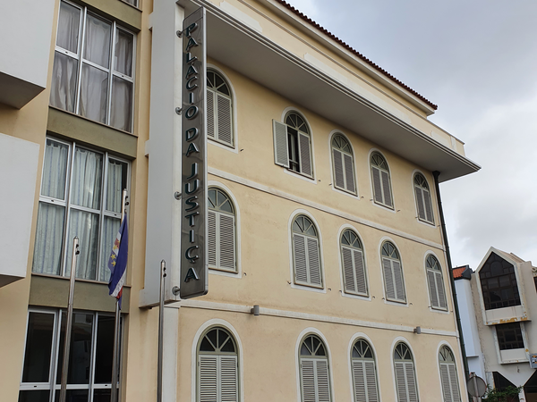 Front view of the Palácio da Justiça in Mindelo.