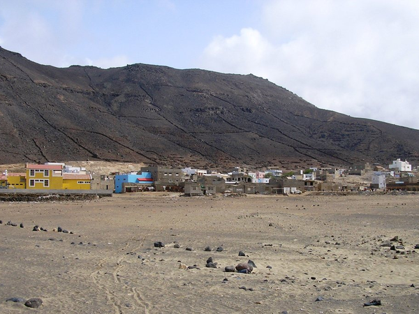 View across the fishing village of Salamansa on São Vicente.